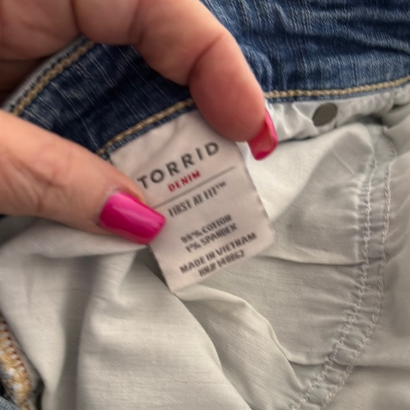 Torrid Light Blue Denim Jeans Shorts Size 26 - Picture 2 of 15
